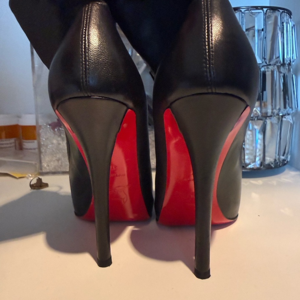 Christian Louboutin Black Lace-Up Pointed Ankle Boots with Metal Eyelets - Picture 4 of 7